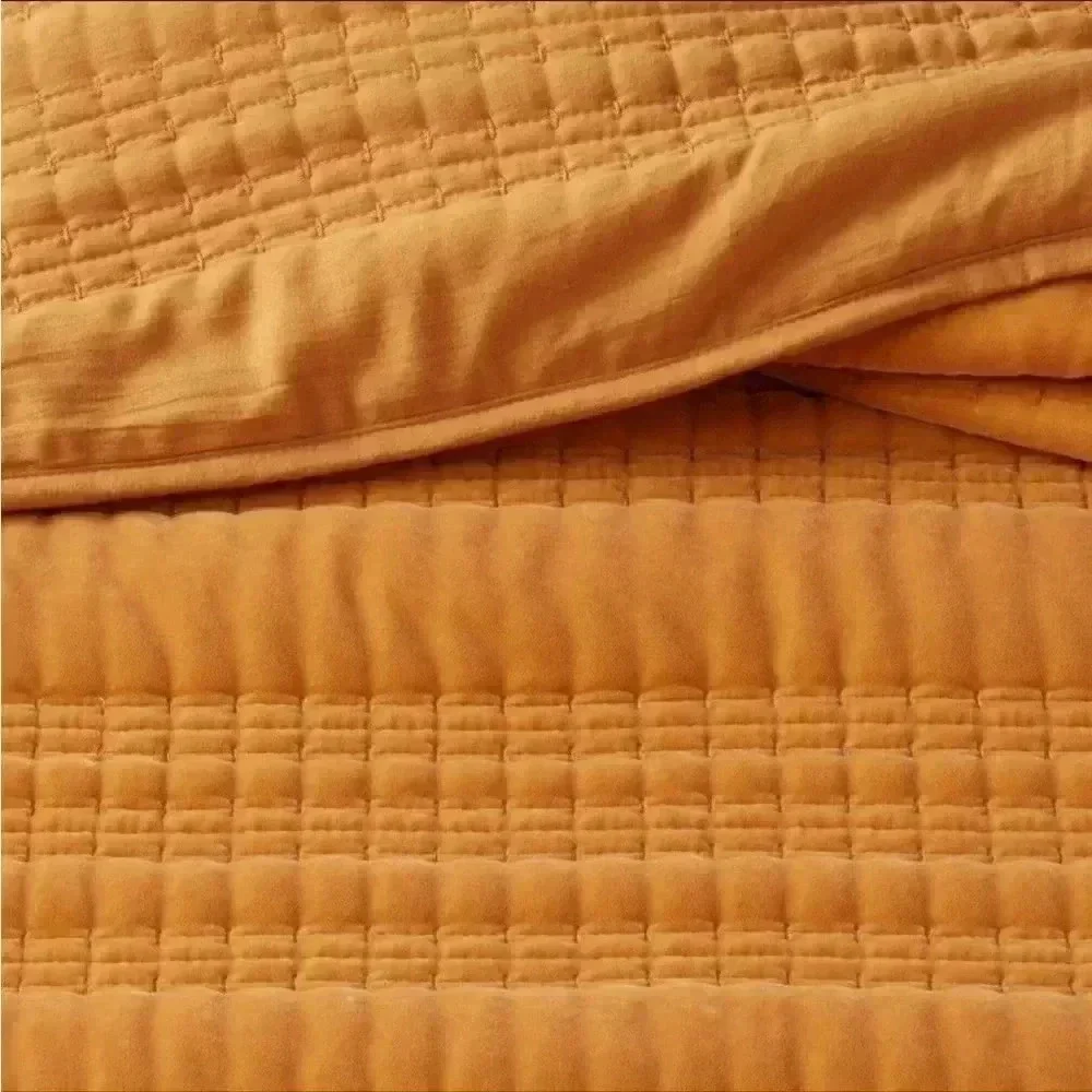 NWT Full/Queen Lofty Velvet‎ Quilt Dark Gold - Threshold